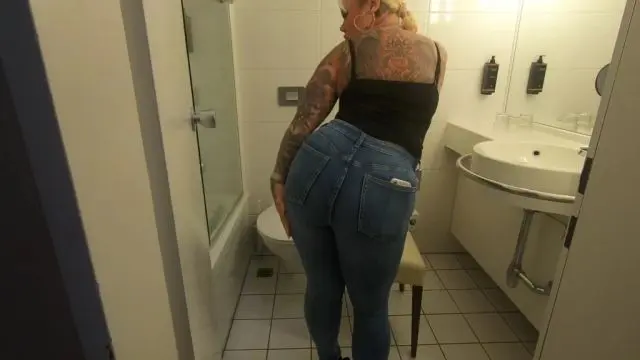 USER FILMT ALLES IN DIE JEANS GEPISST live im Hotelzimmer in