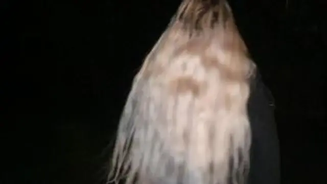 Heftig abgepisst Outdoor in Heels auf dem Weg nach Hause