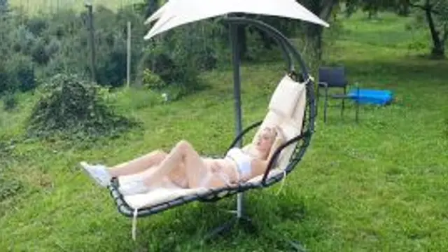 relaxen im garten und geil gefingert
