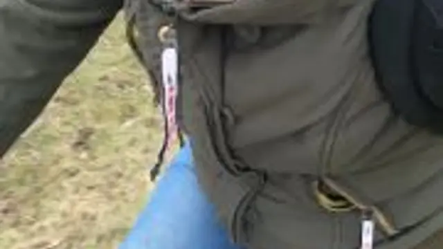 Vicky auf dem Hochstand