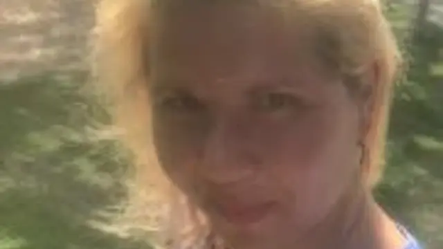 Vicky auf dem Spielplatz