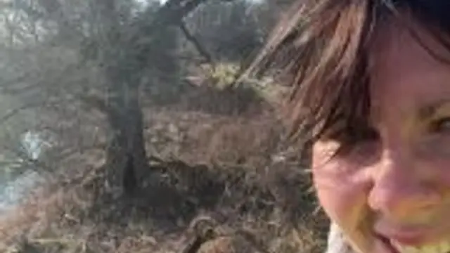 Vicky auf der Eisenbahnbrücke