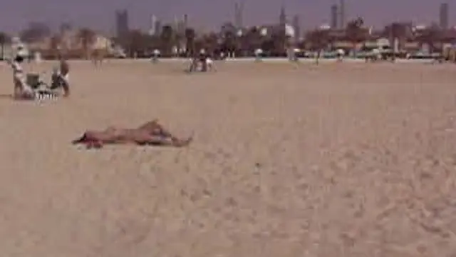 Vicky cremt sich ein