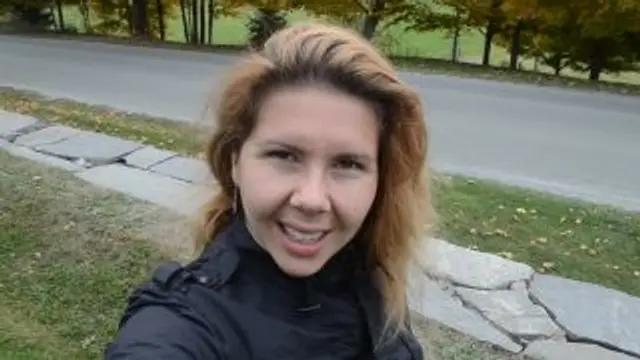 Vickys public in der Apfelplantage