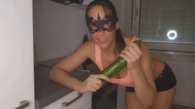 Notgeil Einkaufen ist keine gute Idee! Mit Essen spielt man