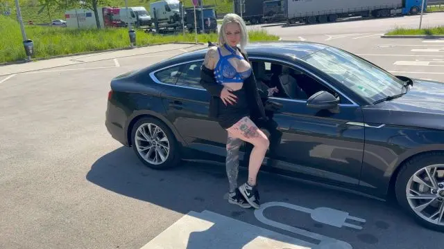 MEGA DREIST!! Puplic Creampie direkt an der A8!!