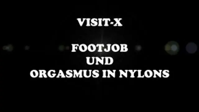 Foot Job und Orgasmus in Nylons