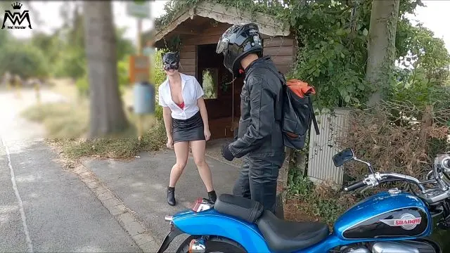 OMG!!! Motorradfahrer erkennt mich beim Public Piss...