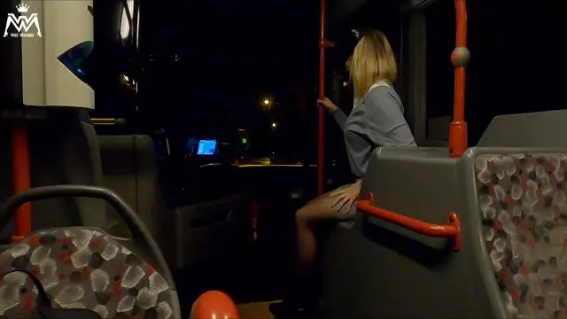 Public Piss Parade #17. Der feuchte Halt