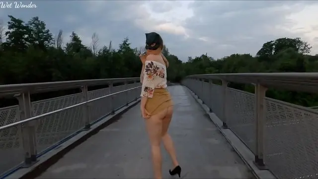 Von der Autobahnbrücke gepisst!!!