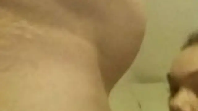 An die Kette gelegt und geil einen geblasen