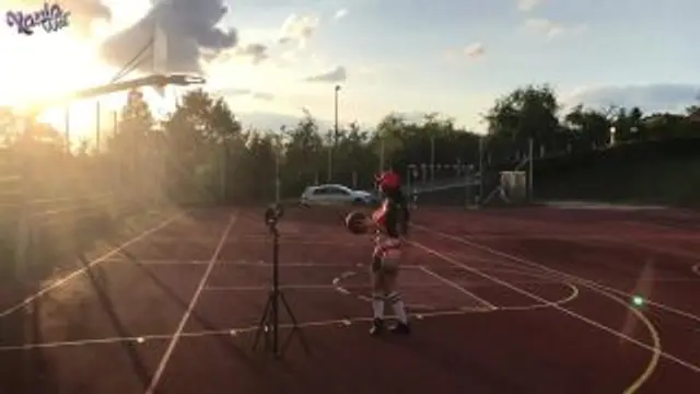 Skandal! Auf öffentlichen Basketballplatz!